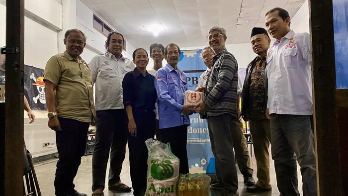 Polda-DIY-Salurkan-Paket-Sembako-untuk-Serikat-Buruh.jpg