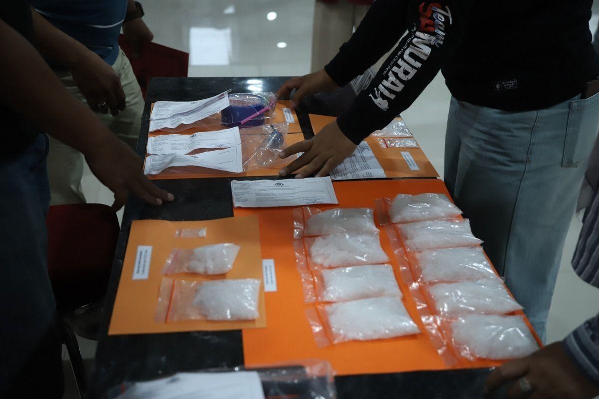Polresta-Solo-Bongkar-Jaringan-Narkoba-Lintas-Provinsi-Amankan-2-Kg-sabu-dan-4-Pelaku.jpg