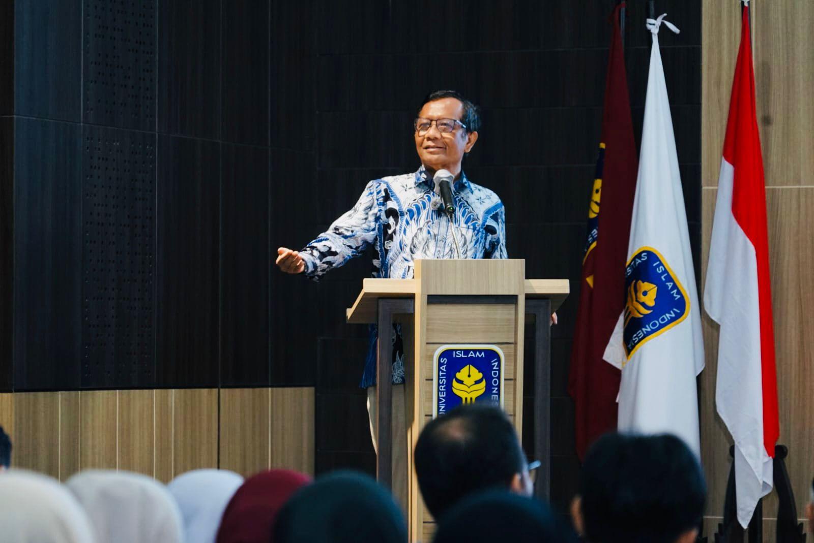 Prof-Mahfud-MD-di-Seminar-Nasional-Pelaksanaan-Pemilu-2024.jpg