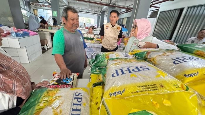 Proses-penyaluran-beras-SPHP-di-Kota-Jogja.jpg
