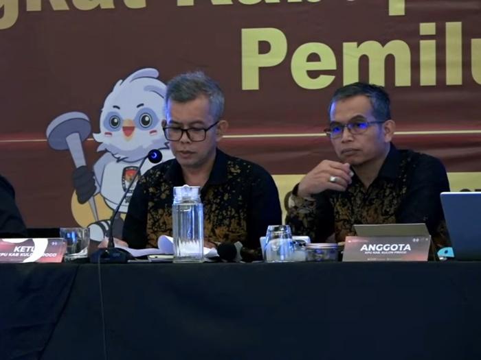 Proses-rekapitulasi-suara-Pemilu-2024-di-KPU-Kulon-Progo.jpg