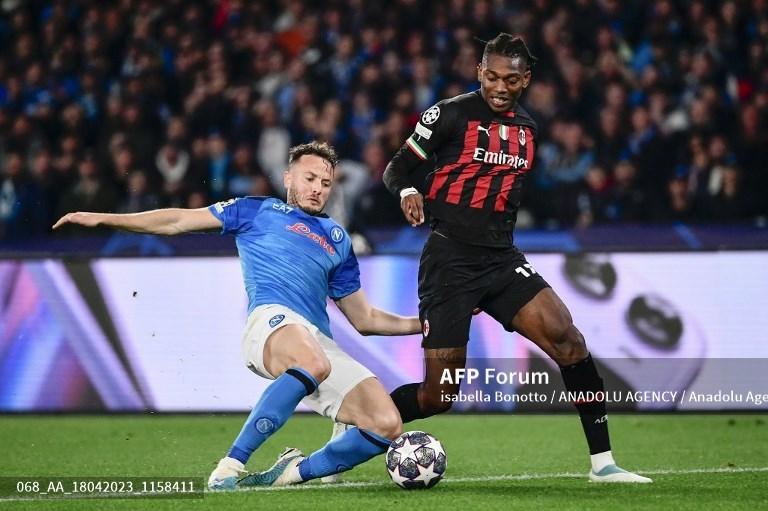 Rafael-Leao-vs-Amir-Rrahmani-di-perempat-final-Liga-Champions-antara-Napoli-vs-AC-Milan.jpg