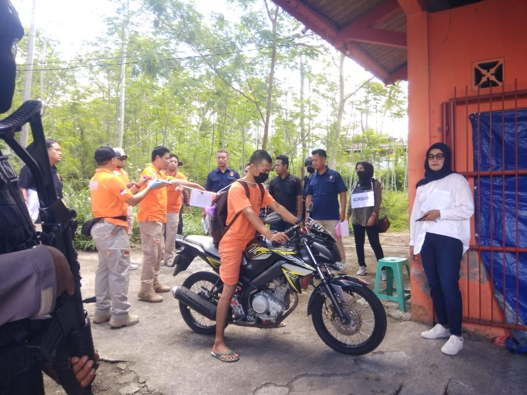 Rekonstruksi-kasus-pembunuhan-disertai-mutilasi-2.jpg