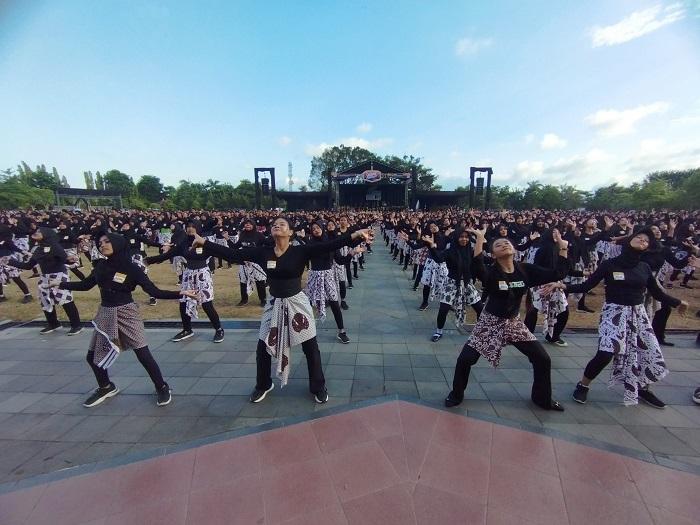 Rekor MURI 7.400 Penari Sugriwa Subali Jadi Kado Istimewa HUT Ke-74 Kulon Progo