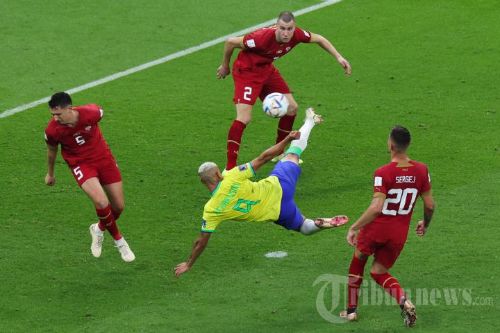 Richarlison-mencetak-gol-kedua-timnya-di-Grup-G-Piala-Dunia-Qatar-2022-antara-Brasil-vs-Serbia.jpg