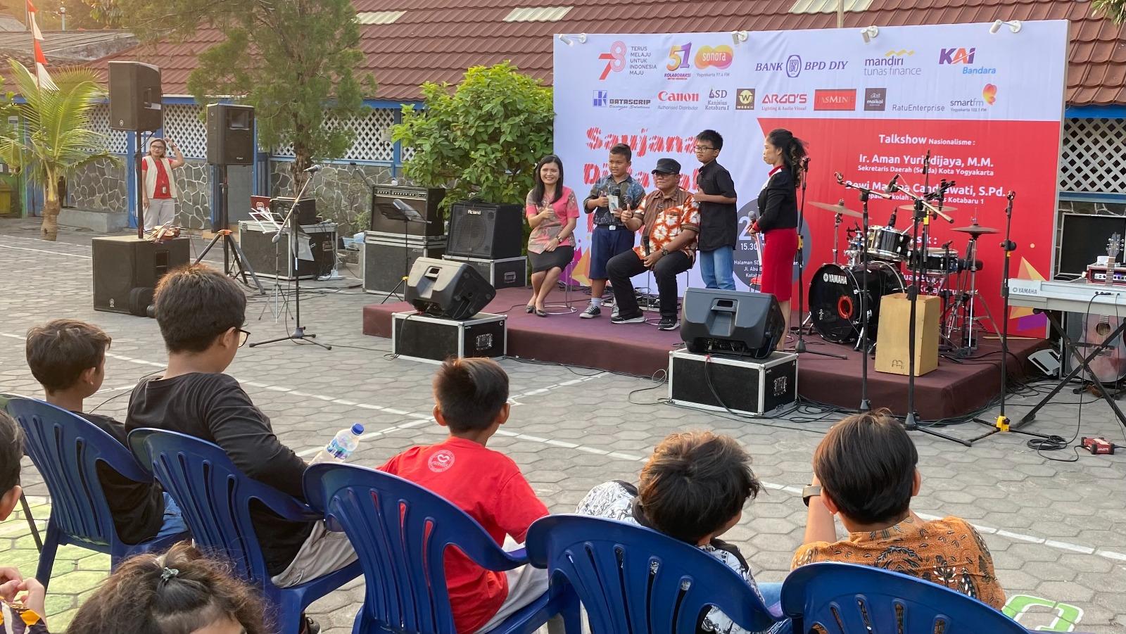 Saat-Sekda-Kota-Yogyakarta-Diskusikan-Makna-Kemerdekaan-Bareng-Murid-SD.jpg