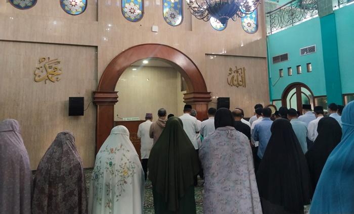 Salat-jenazah-Ustaz-Jazir-di-Masjid-Jogokariyan.jpg