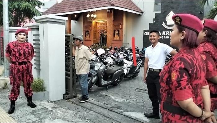 Satgas-PDIP-Kota-Yogyakarta-lakukan-pengamanan-gereja.jpg