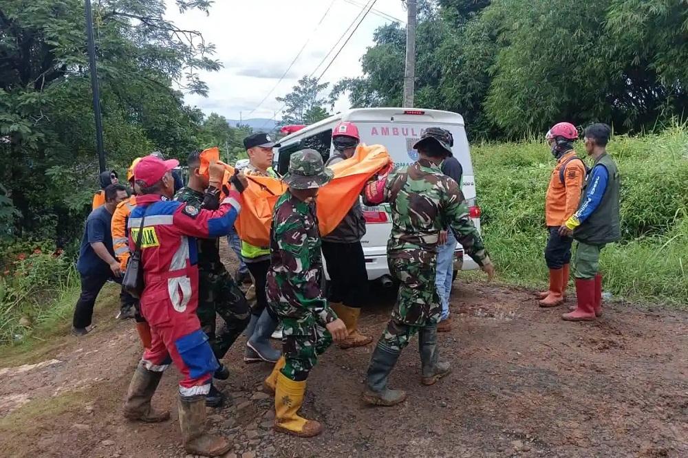 Satu-Korban-Longsor-Desa-Cibeunying-Kembali-Ditemukan.jpg
