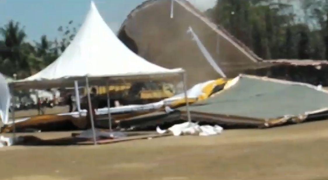 Sejumlah-tenda-di-Lapangan-Kalurahan-Mulyodadi-ambruk.jpg