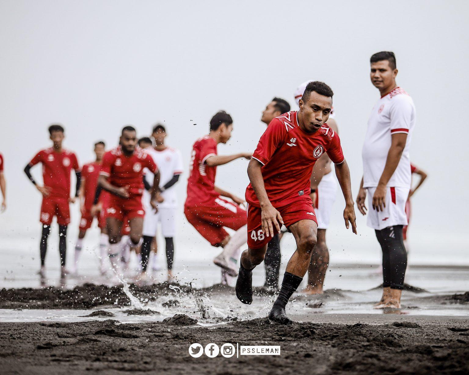 Sepekan-Jelang-Kick-Off-Liga-1-20222023-PSS-Sleman-Genjot-Fisik-Pemain-di-Pantai-Depok.jpg