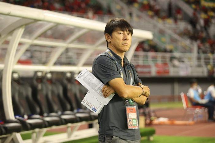 Shin-Tae-yong-saat-memimpin-laga-Timnas-U-20-Indonesia-vs-Vietnam.jpg