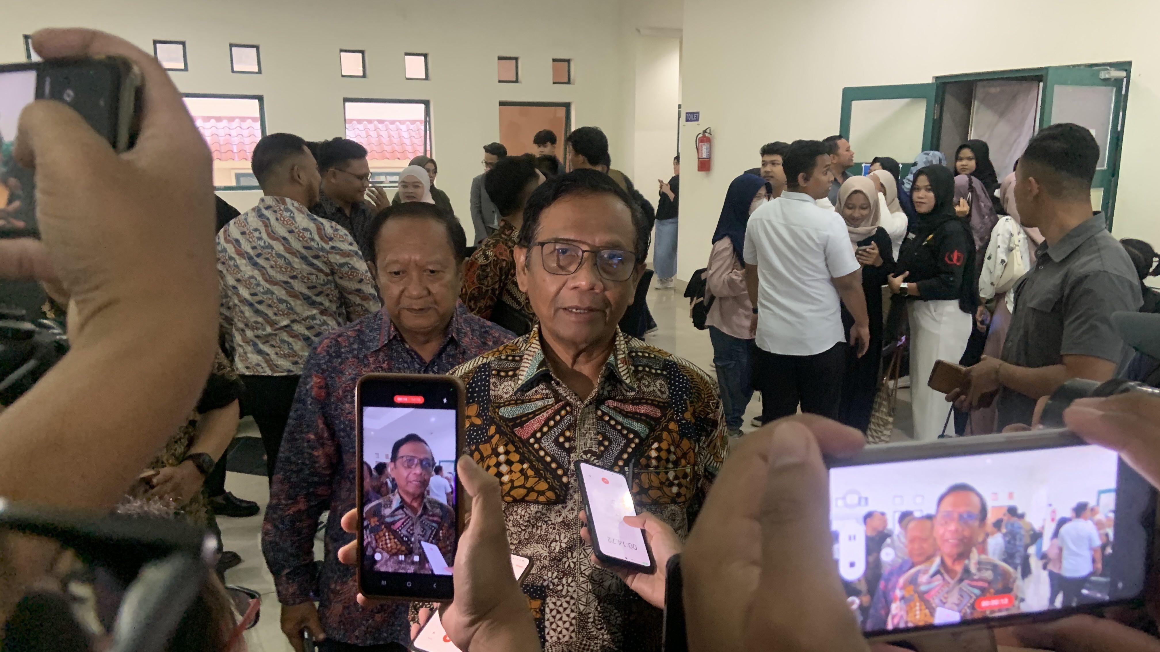 Soal-Tewasnya-Brigadir-RAT-Mahfud-MD-Jangan-Tutupi-Informasi-yang-Bisa-Dibuka-ke-Publik.jpg