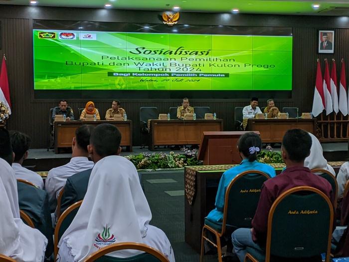 Sosialisasi-Pilkada-2024-bagi-pemilih-pemula-di-Kulon-Progo.jpg