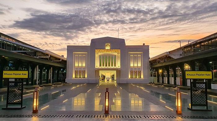 Stasiun-Tugu-Yogyakarta-Kini-Jadi-Destinasi-Foto-Favorit-yang-Instagramable.jpg