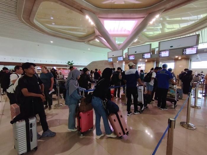 Suasana-Area-Keberangkatan-Bandara-YIA-Kulon-Progo-Selasa-02042024.jpg