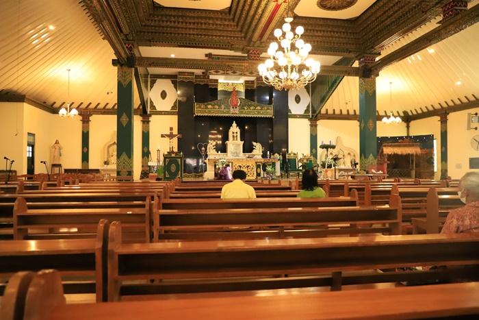 Suasana-Gereja-HKTY-Ganjuran-Bantul-Kamis-22122022.jpg