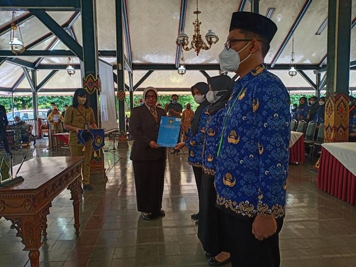Suasana-proses-penandatanganan-SK-dan-pelantikan-108-CPNS-jadi-PNS-di-Purworejo.jpg