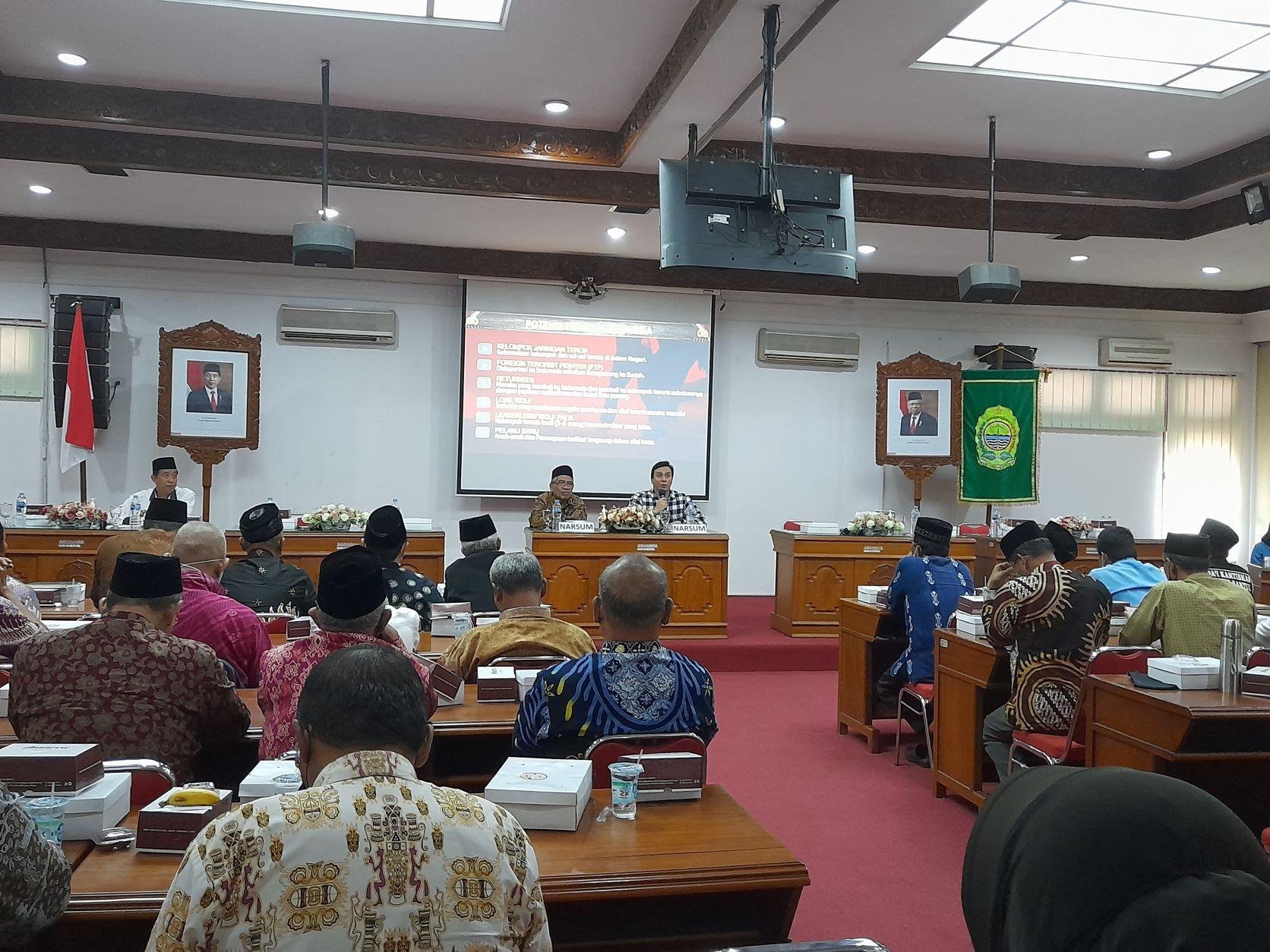 Suasana-saat-Densus-88-Mabes-Polri-memberikan-edukasi.jpg
