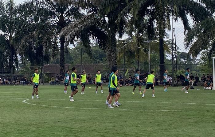 PSS Sleman Gelar Latihan Perdana, Eks Kapten RANS FC Paulo Sitanggang Tampak Ikut Berlatih