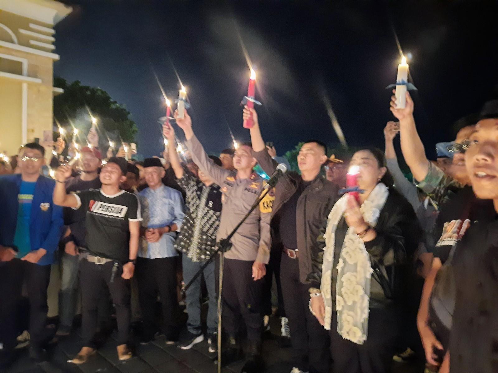 Sunaryanta-tengah-jaket-cokelat-turut-hadir-dalam-aksi-ini.jpg