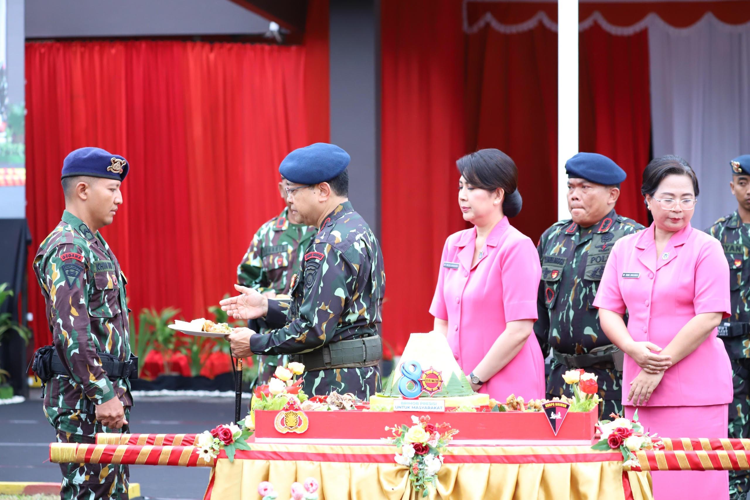 Syukuran-HUT-ke-80-Brimob-Polri-Prajurit-Berprestasi-Terima-Tumpeng-dari-Kapolda-DIY.jpg