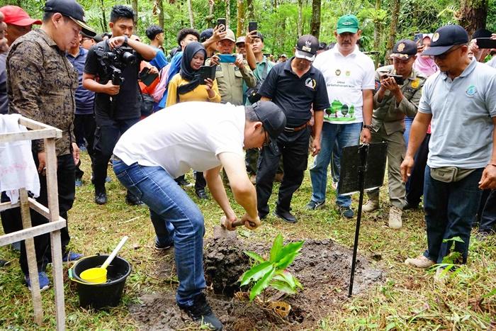 Tanam-1000-pohon-di-Magelang-23112025.jpg
