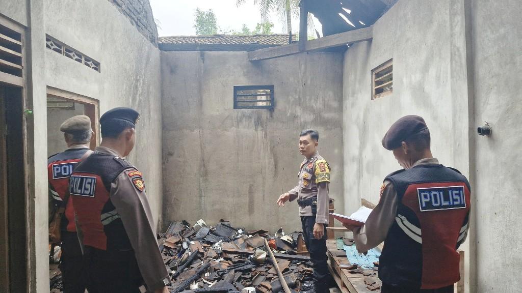 Tengah-Malam-Rumah-Warga-Lendah-Kulon-Progo-Terbakar-Diduga-Sumber-Api-dari-Tabung-Gas-Korek-Api.jpg