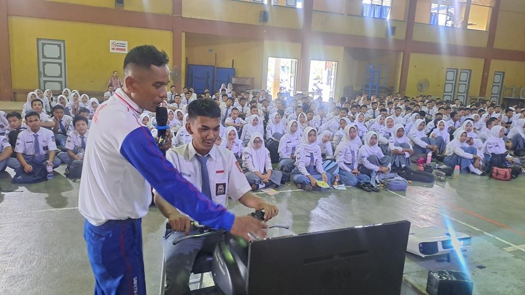 Terus-Konsisten-Berikan-Edukasi-Berkendara-Astra-Motor-Yogyakarta-Sambangi-SMKN-1-Purworejo.jpg