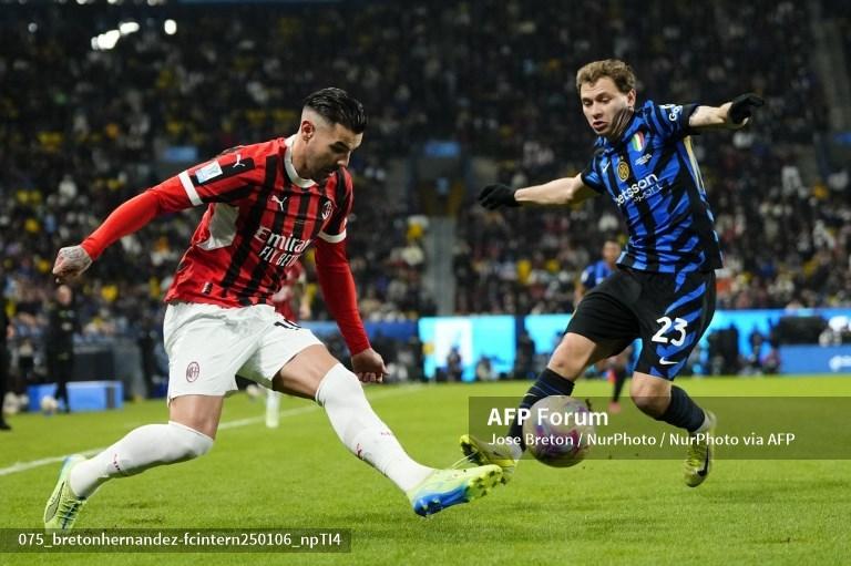 Theo-Hernandez-vs-Nicolo-Barella-di-final-Piala-Super-Italia-antara-Inter-Milan-vs-AC-Milan.jpg