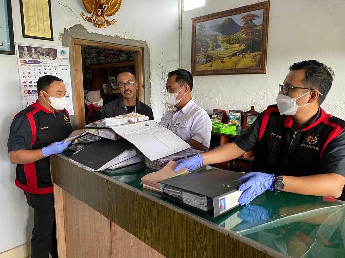 Tim Penyidik Kejari Kulon Progo Lanjutkan Penggeledahan ke BUKP Cabang Galur