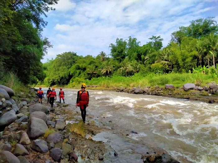 Tim-SAR-Gabungan-melakukan-upaya-pencarian-korban-di-Sungai-Bogowonto.jpg