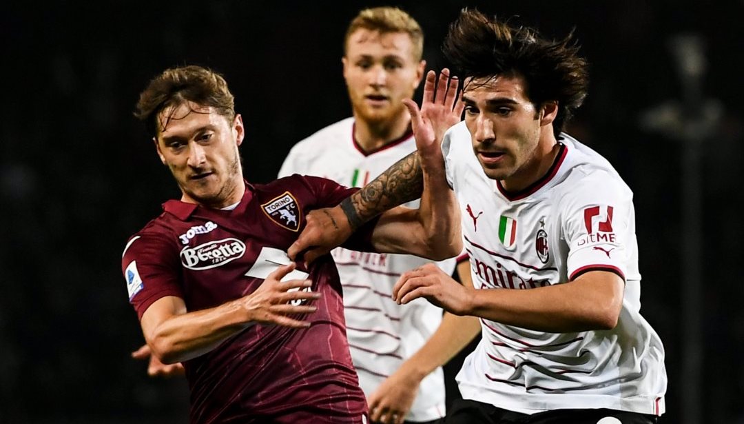 Torino-2-1-AC-Milan-Telan-Kekalahan-Kedua-di-Serie-A-Rossoneri-Gagal-Pangkas-Jarak-dengan-Napoli.jpg
