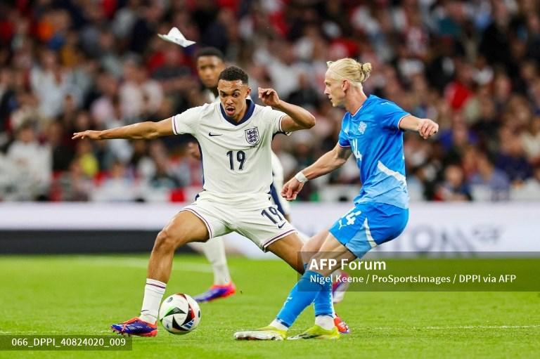 Trent-Alexander-Arnold-vs-Kolbeinn-Finnsson-di-laga-Persahabatan-antara-Inggris-vs-Islandia-7-Juni.jpg