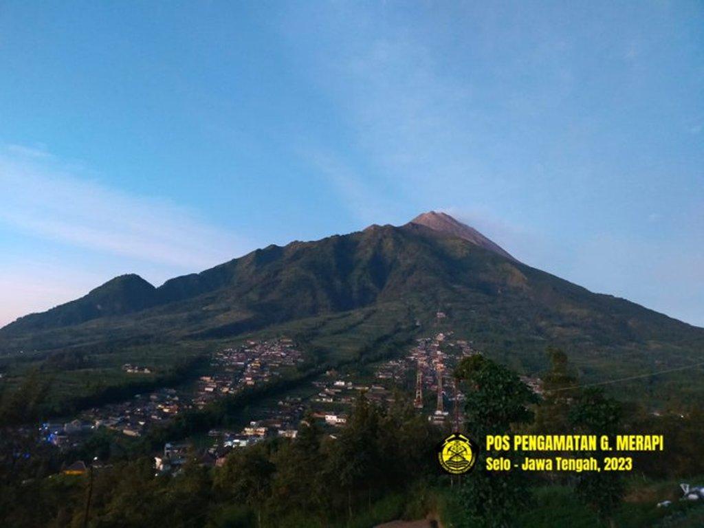 Update-Gunung-Merapi-20-Juni-2023-Guguran-Lava-Pijar-Meluncur-9-Kali-Pagi-Ini.jpg
