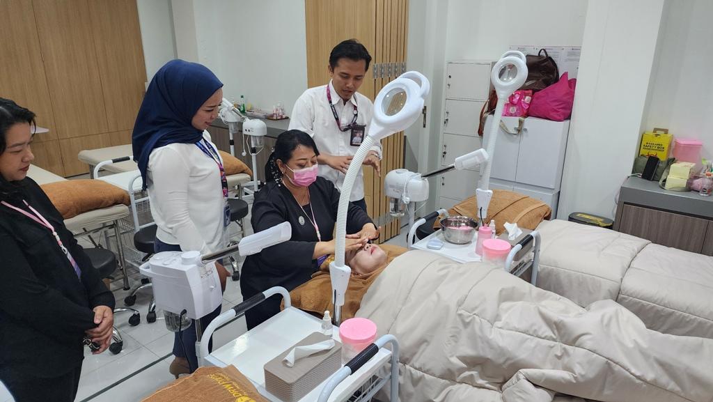 Usung-Semangat-Kartini-Ibu-ibu-Rumah-Tangga-di-Jogja-Diberdayakan-Jadi-Beauty-Preneur.jpg