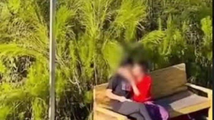 Video-Viral-Sepasang-Bocah-di-Pekalongan-Berciuman-di-Bangku-di-Pinggir-Jalan.jpg