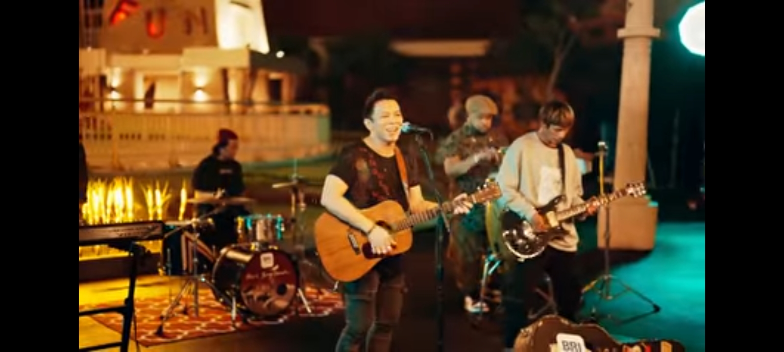 Video-klip-Menghapus-Jejakmu-Noah.jpg