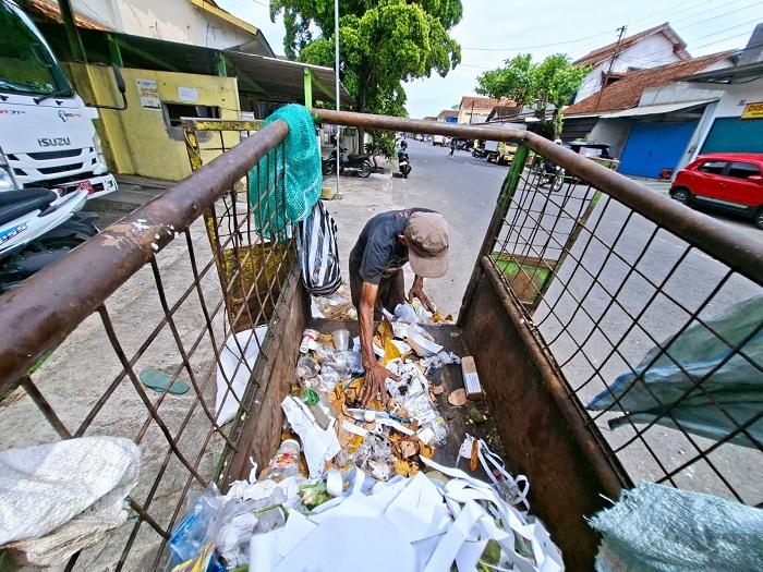 Volume-Sampah-di-Kulon-Progo-Meningkat-20-Persen-selama-Libur-Nataru-Dominan-Sampah-Rumah-Tangga.jpg