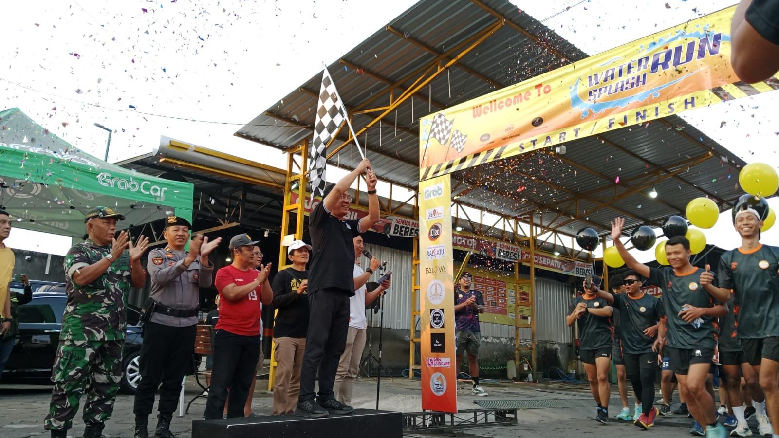 Wakil-Wali-Kota-Yogya-Wawan-Harmawan-melepas-peserta-Water-Splash-Run-Go-Run-6-Minggu.jpg