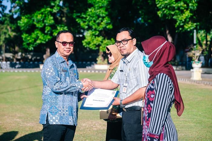 Wali-kota-Magelang-serahkan-SK-kenaikan-pangkat-PNS.jpg