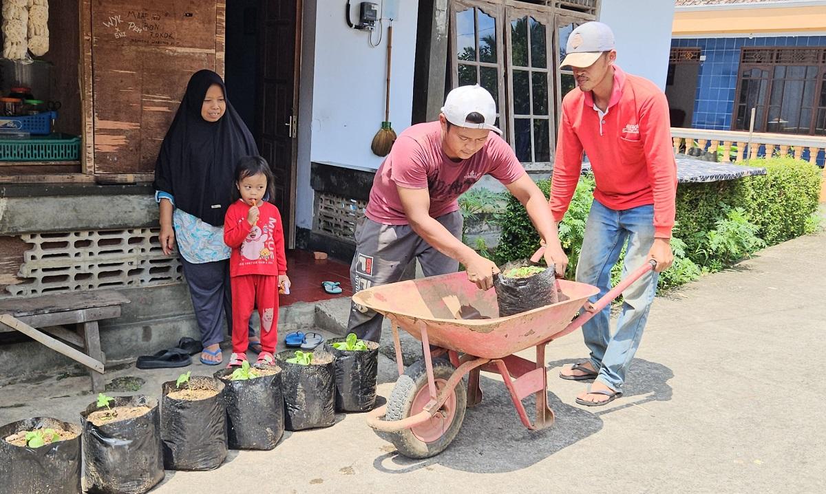 Warga-Dusun-Derso-Magelang-Terima-Tanaman-Sayur-Gratis.jpg