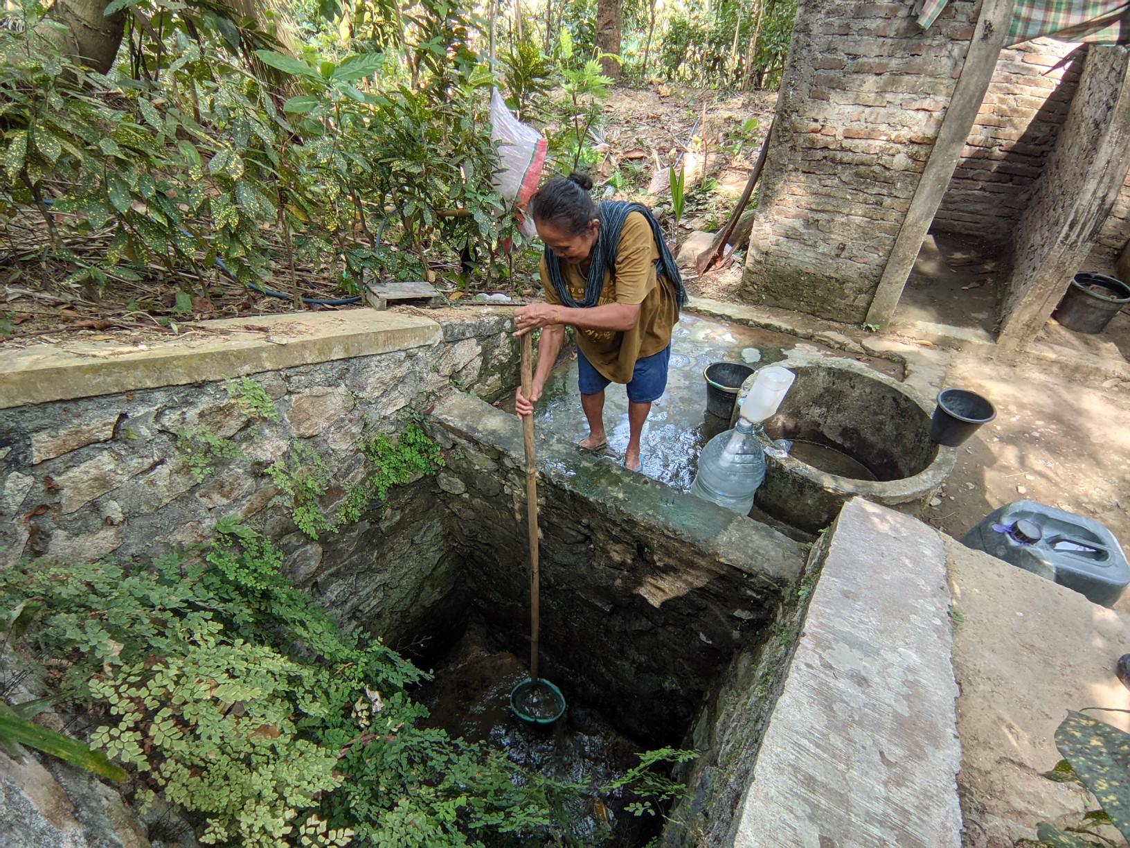 Warga-Kalirejo-Kokap-Kulon-Progo-Mengais-Sumur-Kering-Demi-Penuhi-Kebutuhan-Air-Bersih.jpg