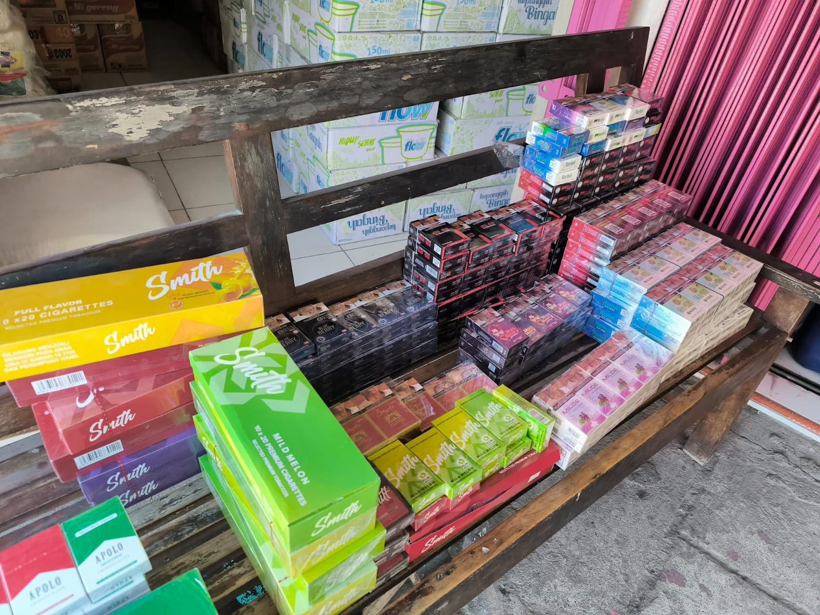 Warung di Pajangan Simpan 9.632 Batang Rokok Ilegal, Terbongkar Saat Dirazia Satpol PP dan Bea Cukai - Tribunjogja.com