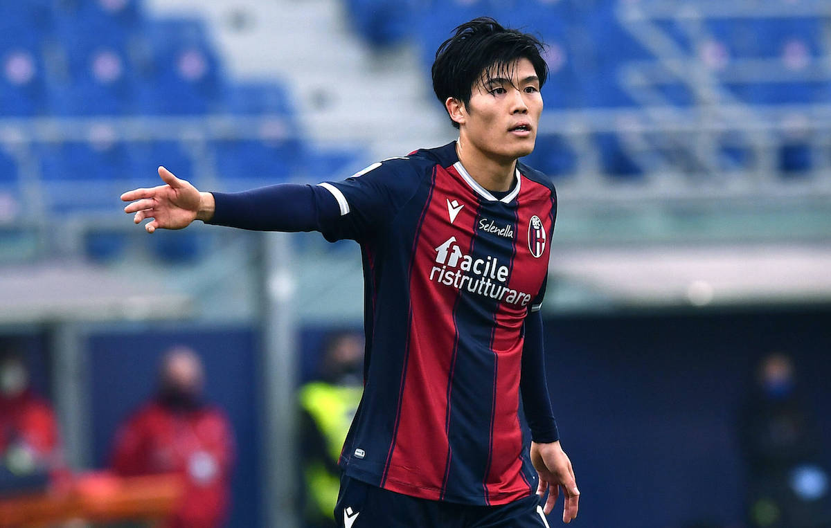 ac-milan-disebut-berminat-mendatangkan-bek-bologna-takehiro-tomiyasu.jpg
