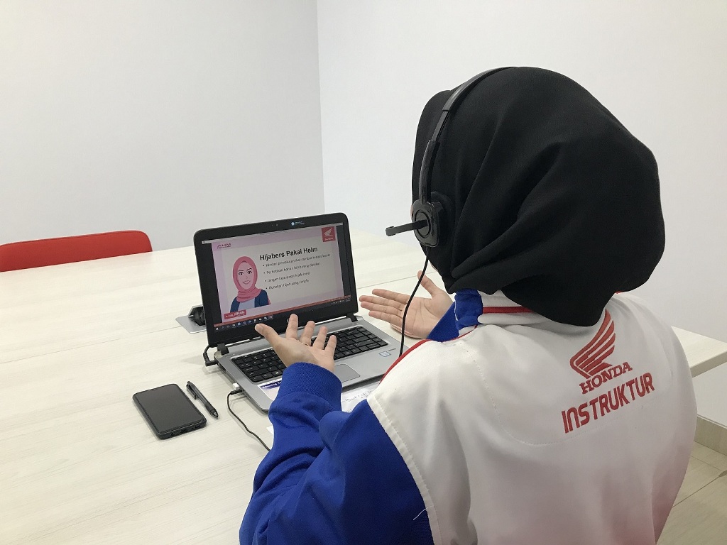 ahm-bagikan-tips-berkendara-aman-dan-styles-untuk-perempuan.jpg