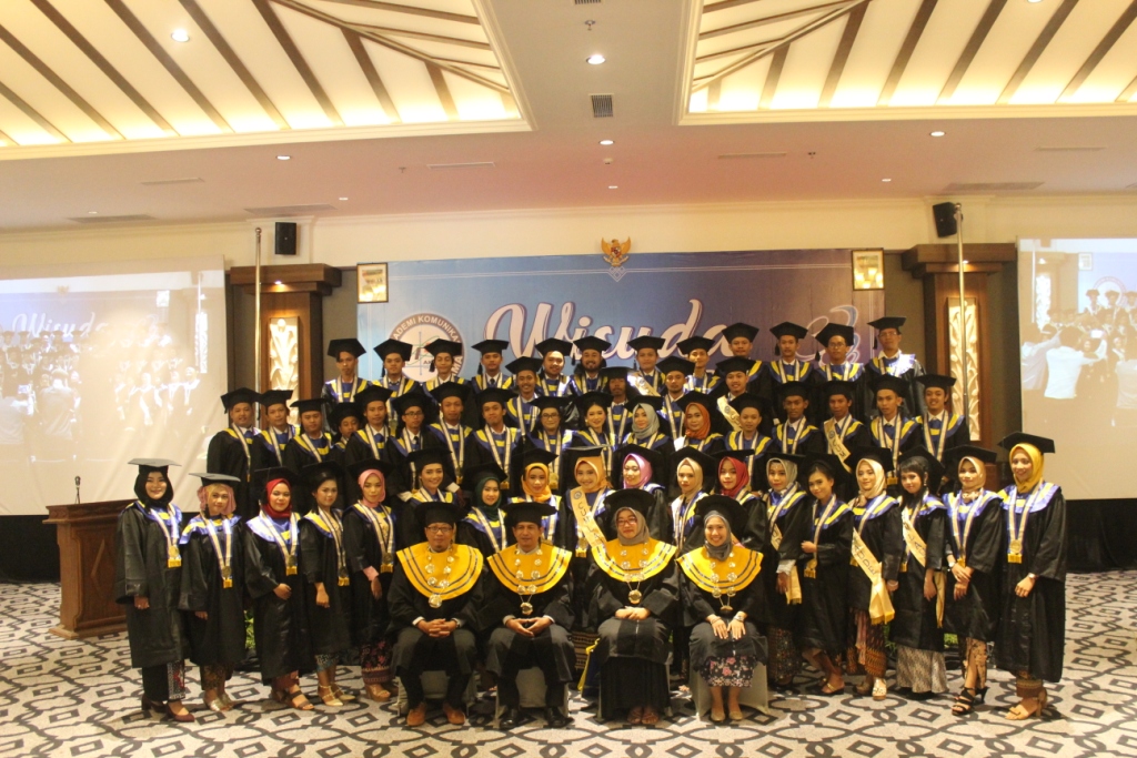 akrb-wisuda_20181106_173800.jpg