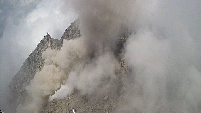 Siang Ini, BPPTKG Catat Ada Guguran Awan Panas Merapi Meluncur ke Hulu Kali Gendol
