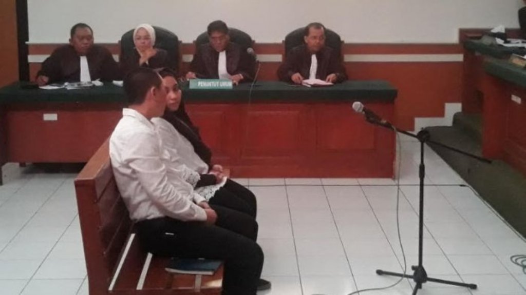 andika-surachman-dan-anniesa-hasibuan-setelah-mendengar-vonis-hakim-di-pn-depok_20180530_154648.jpg