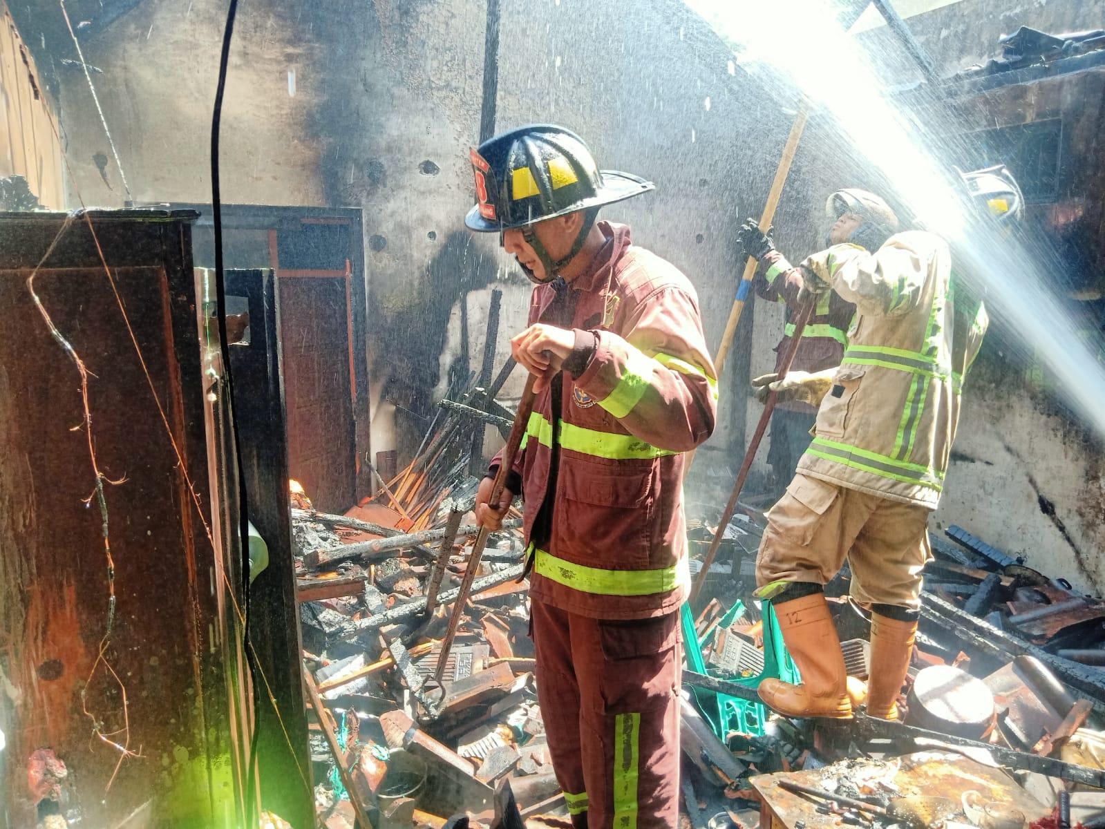KEBAKARAN, Lupa Matikan Tungku Api, Sebuah Rumah di Salam Magelang Hangus Terbakar